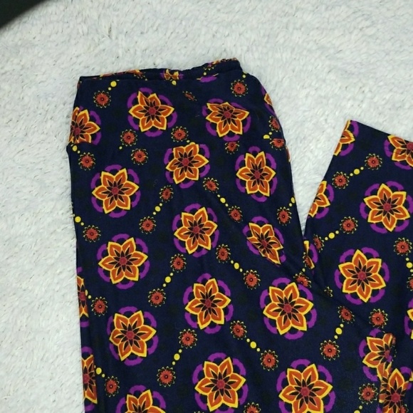 Like new LulaRoe leggings one size - Picture 3 of 3